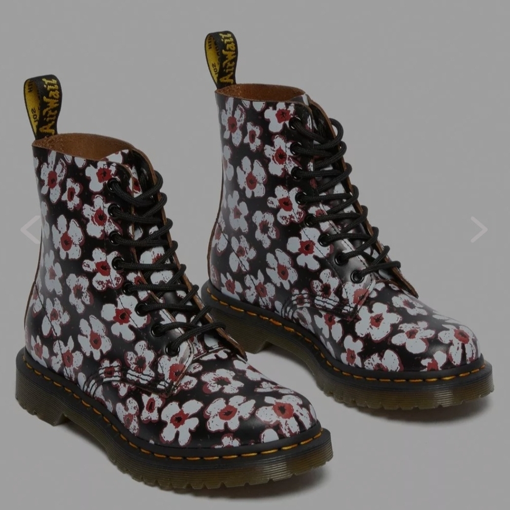 NWOT Dr MARTENS 1460 Pascal Pansy Fayre Combat Boots - Picture 2 of 4